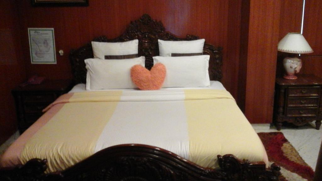 העיר בנגלור Hotel Pigeon International חדר תמונה